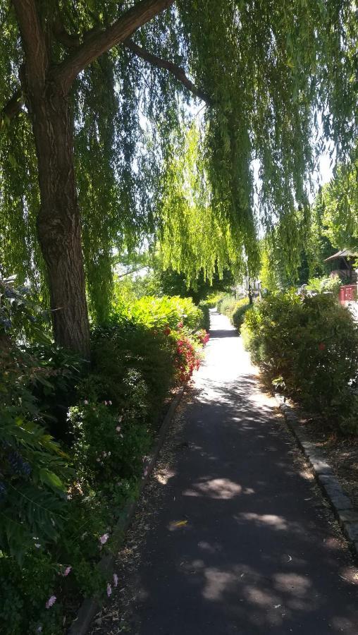 ル・ペルー・シュル・マルヌ Les Pingouins De La Marne Bed & Breakfast エクステリア 写真